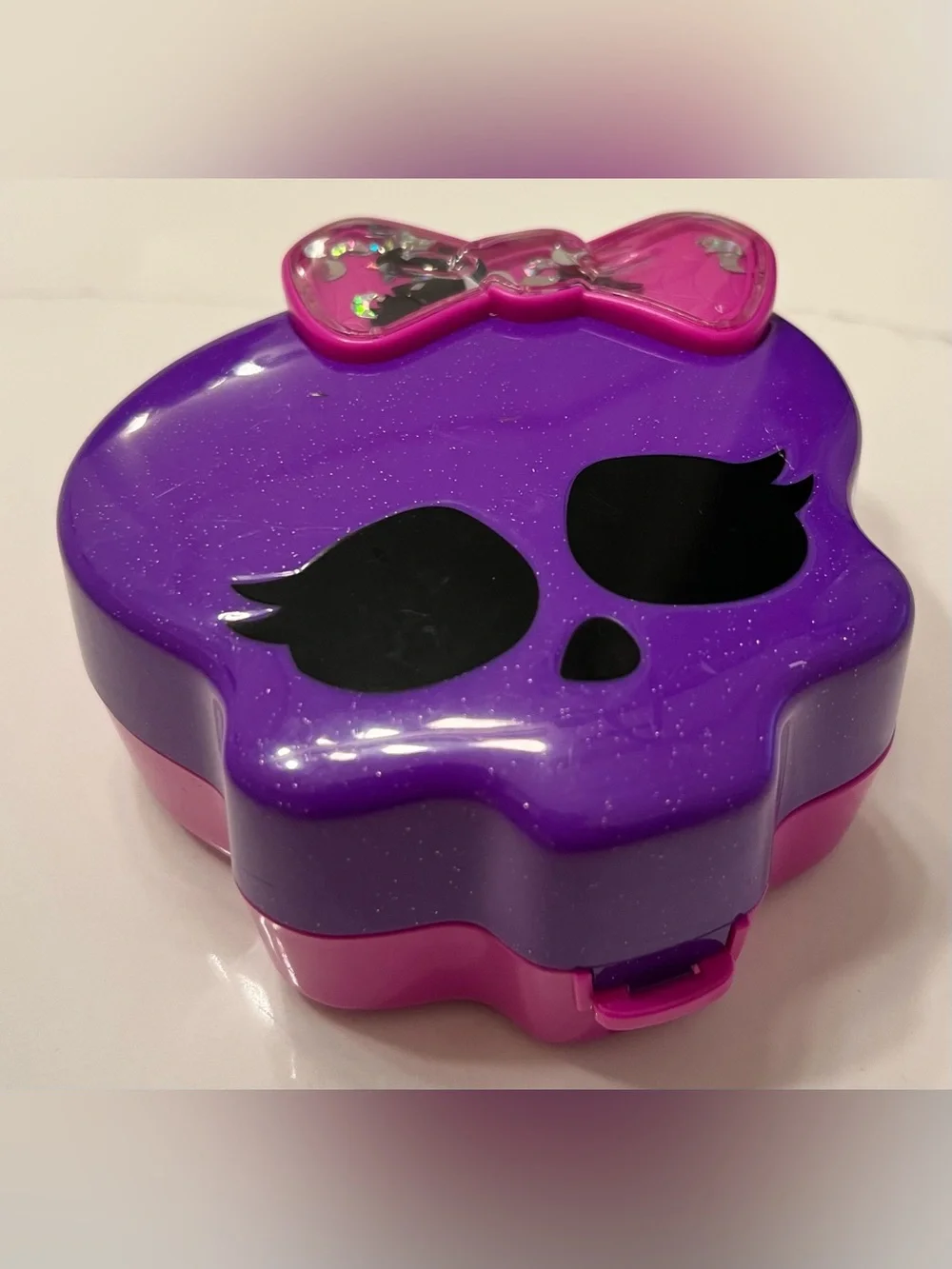 Polly Pocket Monster High Compact with 3 Micro Dolls & 8 Accessories